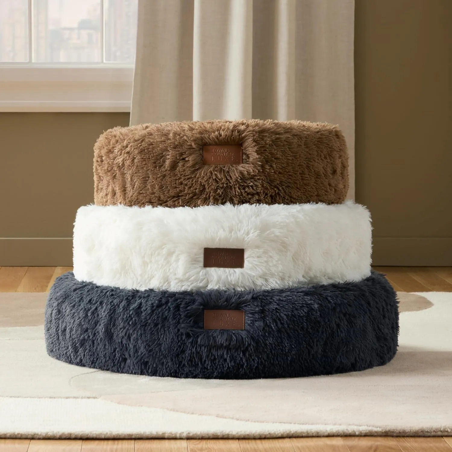 TOWN & COUNTRY LUXE CuddleTown Fuzzy Solid Donut Pet Bed, Soft, Cozy & Calming, Non-Slip Bottom, 100% Machine Washable, Brown, Medium 28"x28"x7" Round